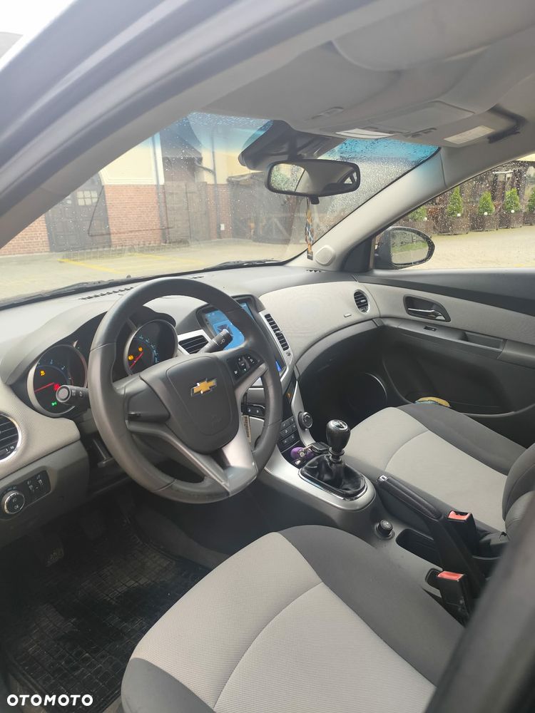 Chevrolet Cruze 1.6 LS - 11