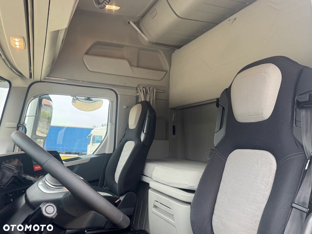 Ford F-MAX - 13