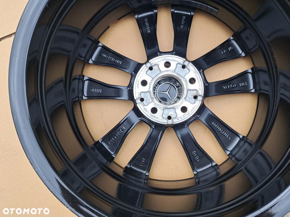 Oryg. Mercedes A-Klasa CLA 177 A177 A1774012700 7.5j 18 et49 - 7