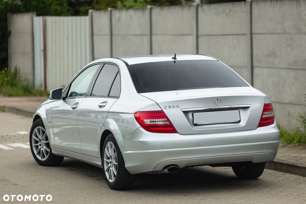 Mercedes-Benz Klasa C 200 CGI BlueEff Elegance - 15