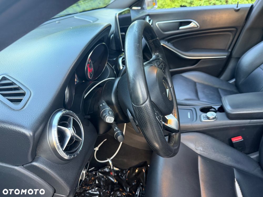 Mercedes-Benz CLA 250 7G-DCT AMG Line - 16