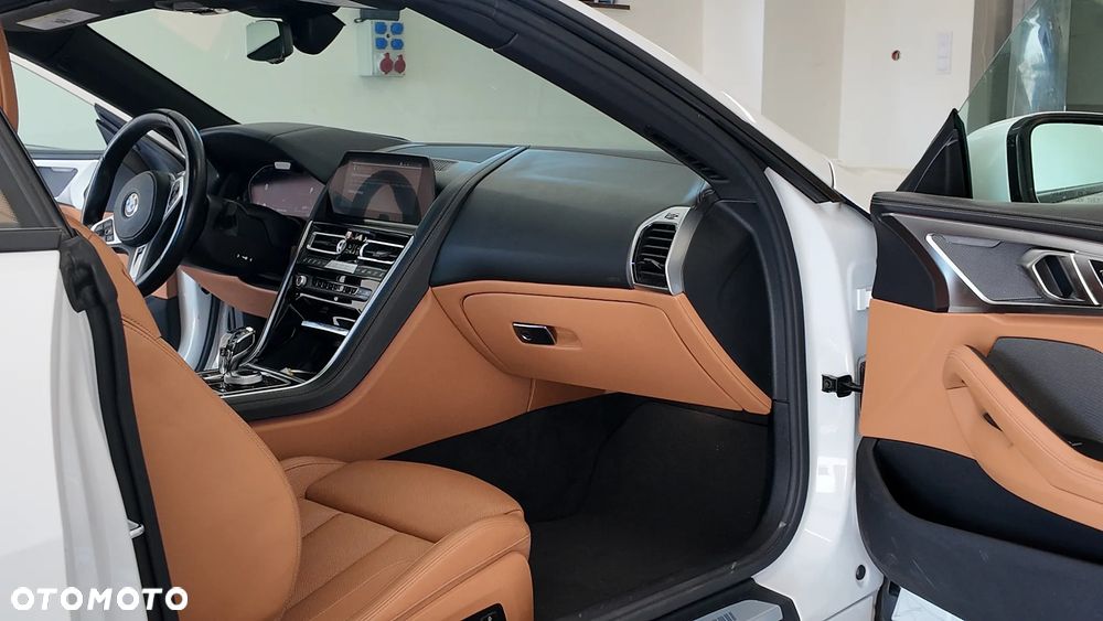 BMW Seria 8 840i - 9