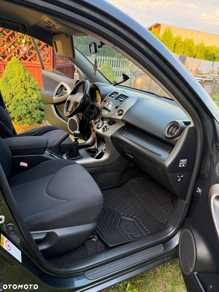 Toyota RAV4 - 10