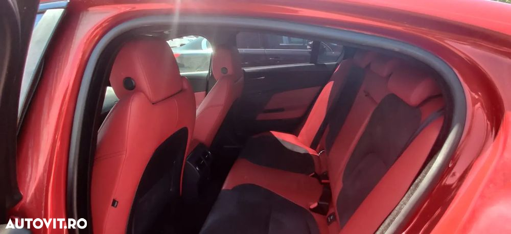 Jaguar XE RWD S - 14