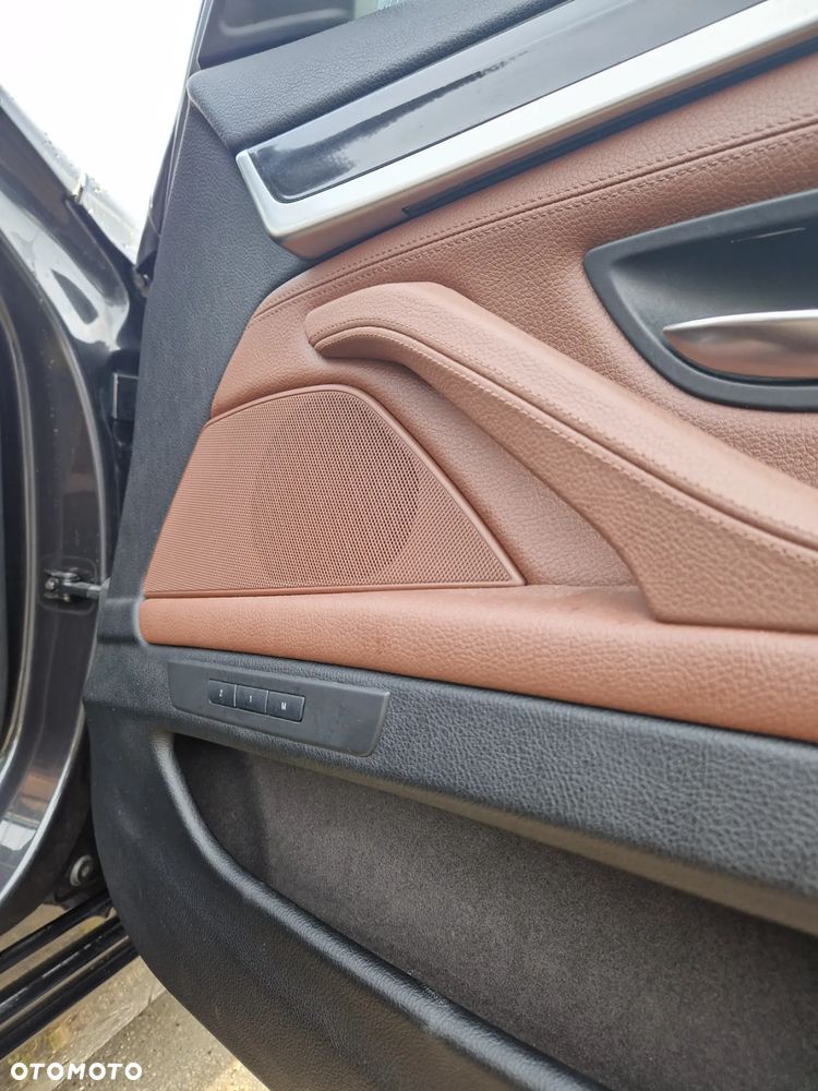 BMW Seria 5 525d xDrive - 14