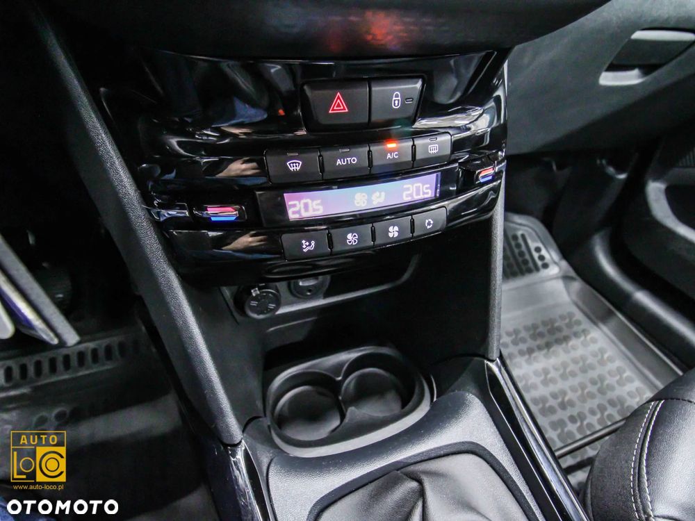 Peugeot 2008 1.2 Pure Tech Allure S&S - 23