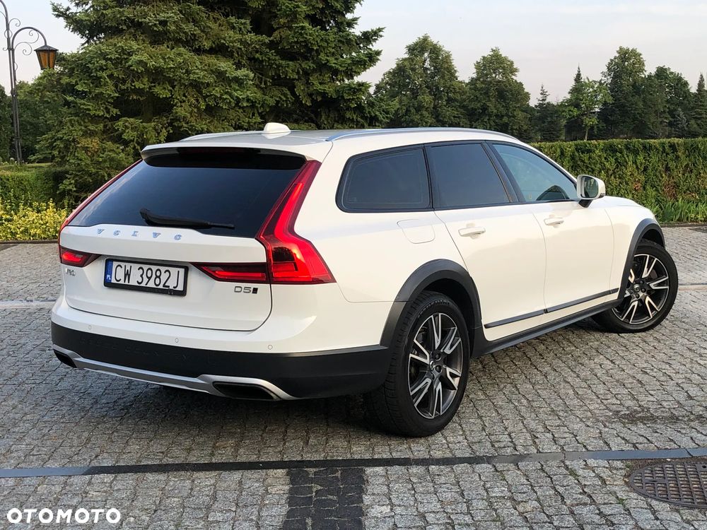 Volvo V90 Cross Country - 13