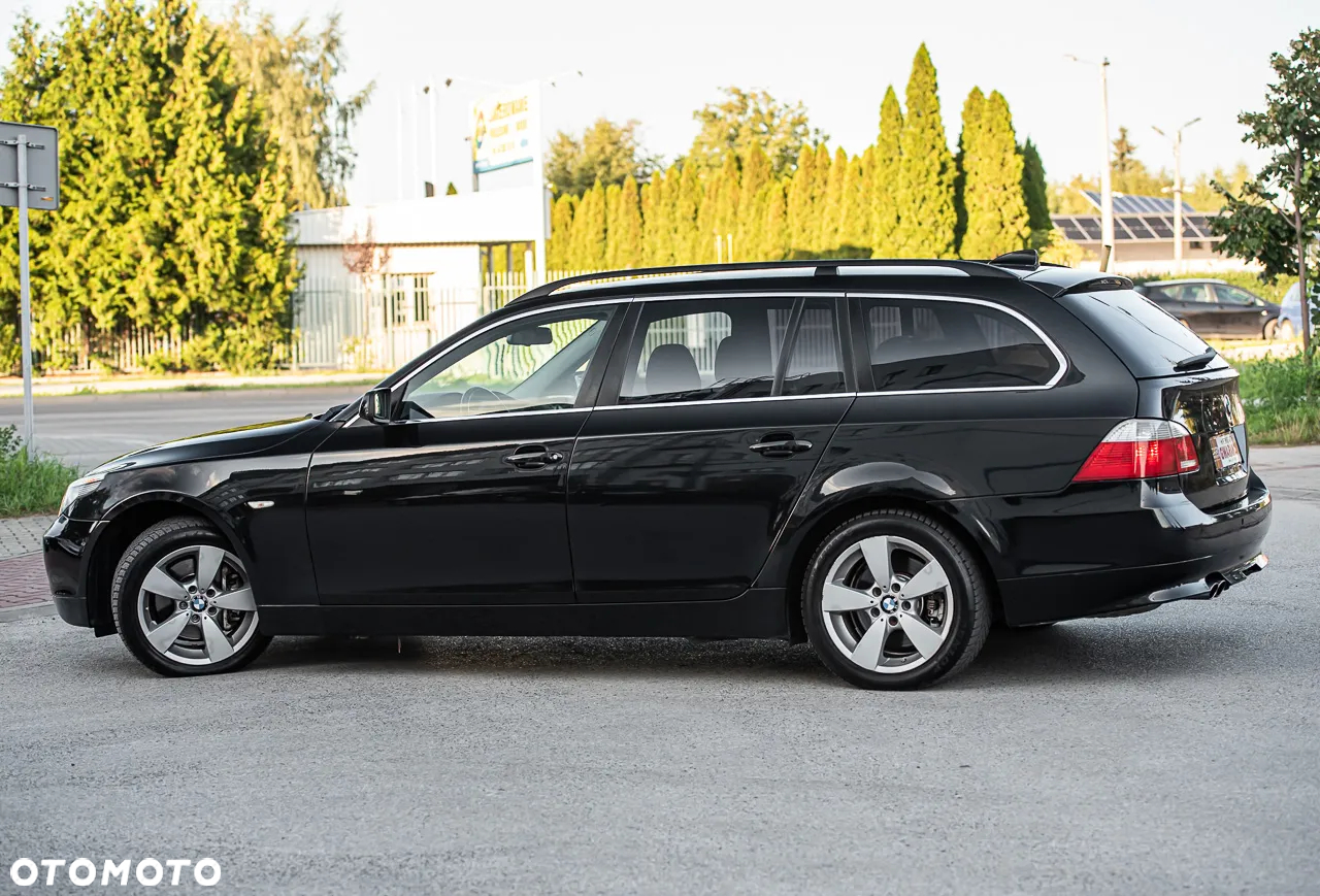 BMW Seria 5 525xi Touring - 9