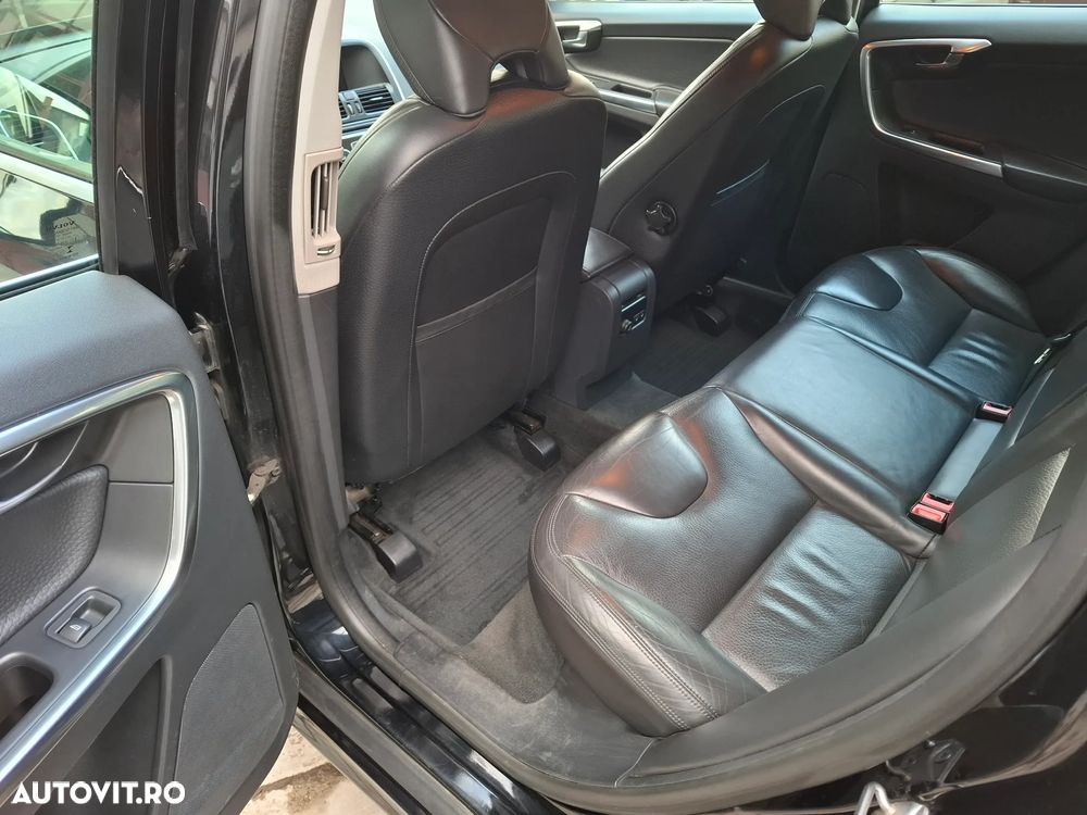 Volvo XC 60 D5 AWD Summum - 5