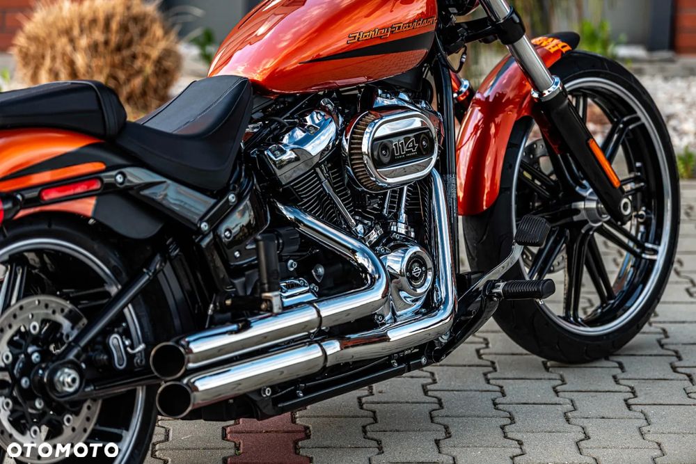 Harley-Davidson Softail Breakout - 34