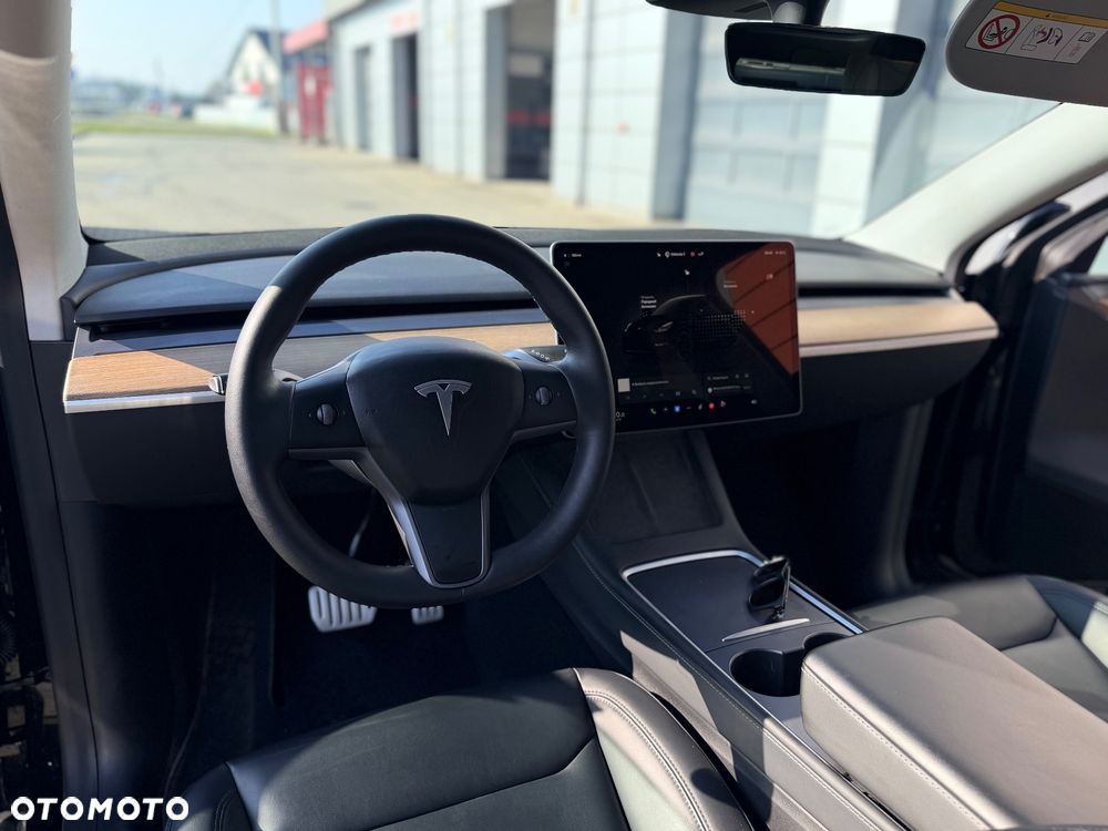 Tesla Model Y Long Range AWD - 7
