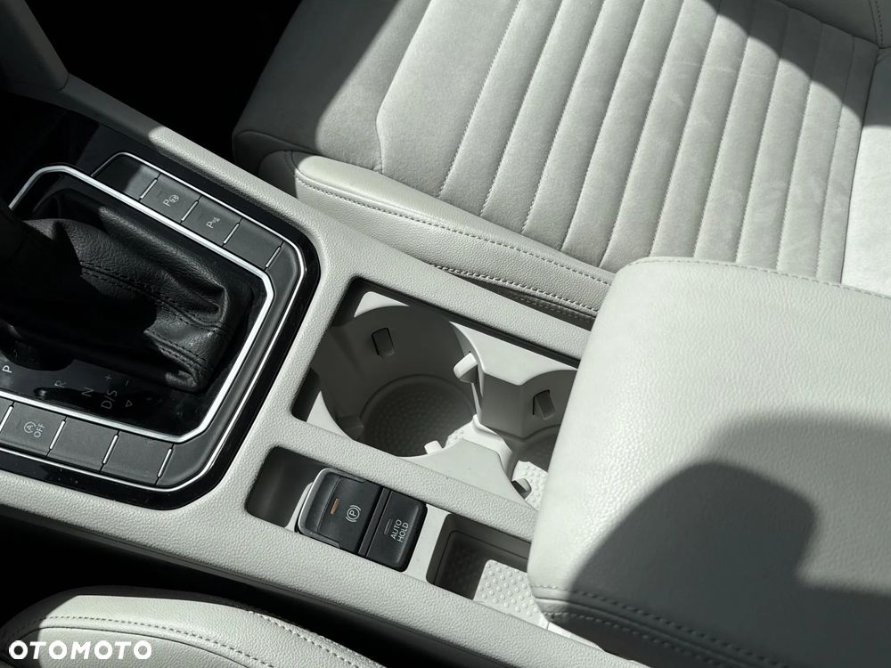 Volkswagen Passat 2.0 TSI Elegance DSG - 26