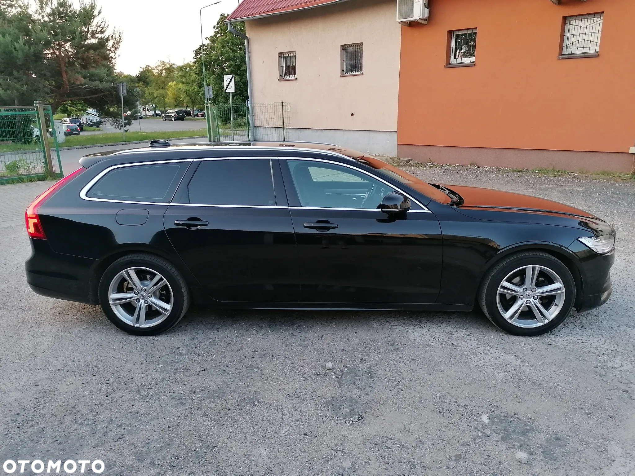 Volvo V90 D4 Momentum - 8