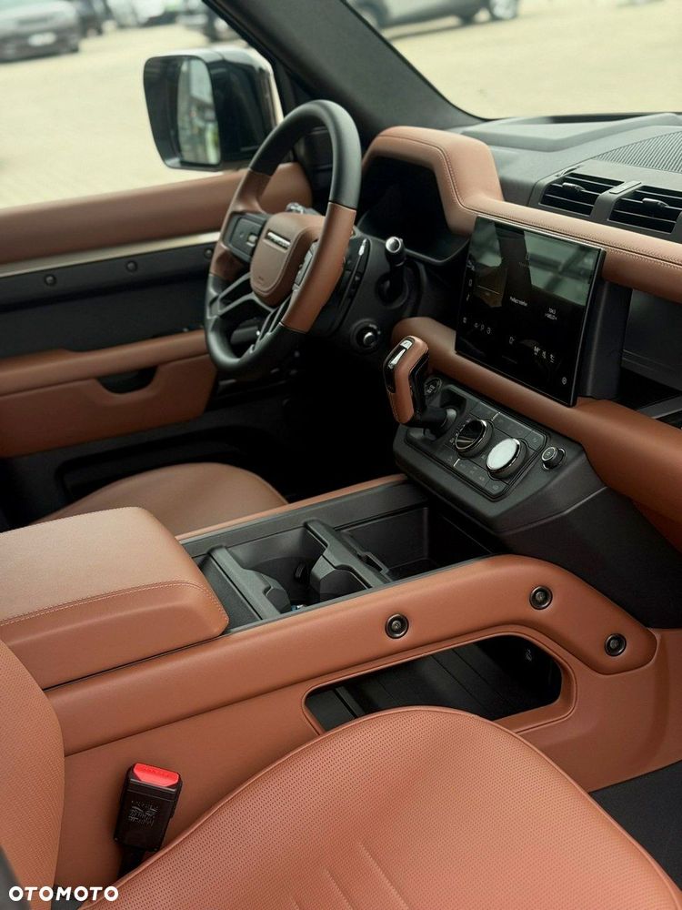 Land Rover Defender - 13