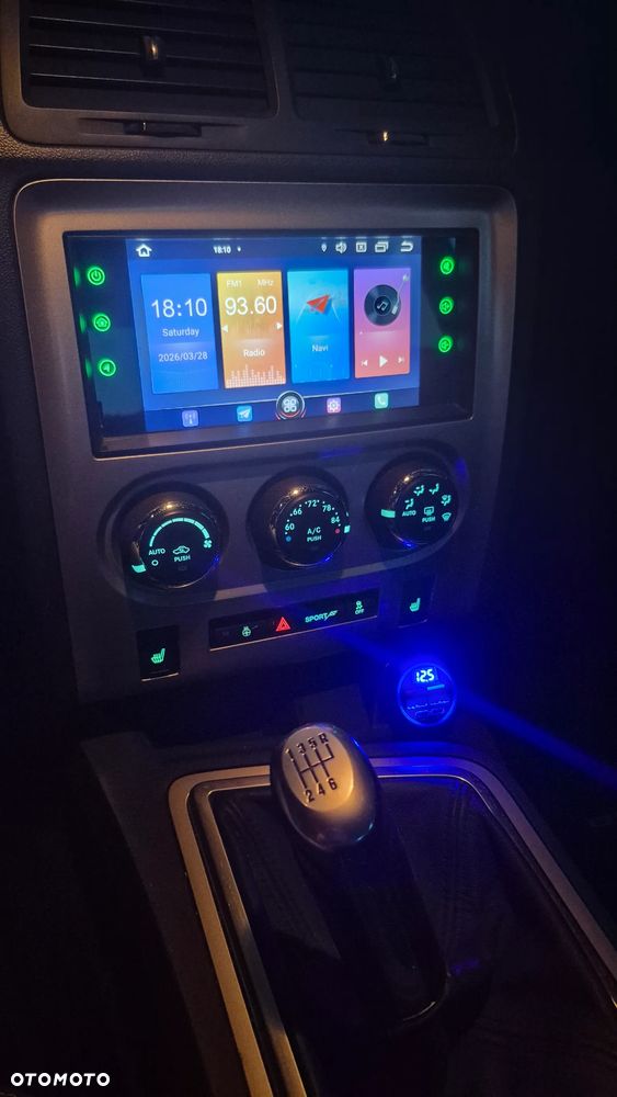 Dodge Challenger - 11