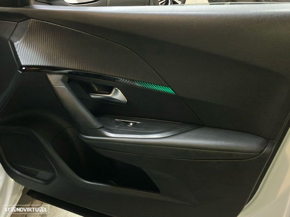 Peugeot 2008 1.2 PureTech Allure - 21