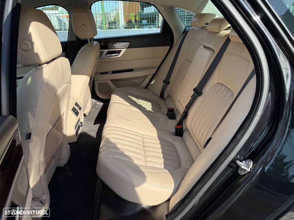 Jaguar XF 2.0 D Prestige Aut. - 43