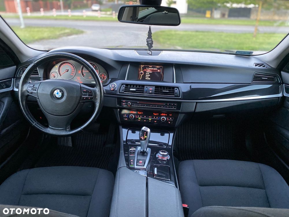 BMW Seria 5 520d xDrive Touring - 13