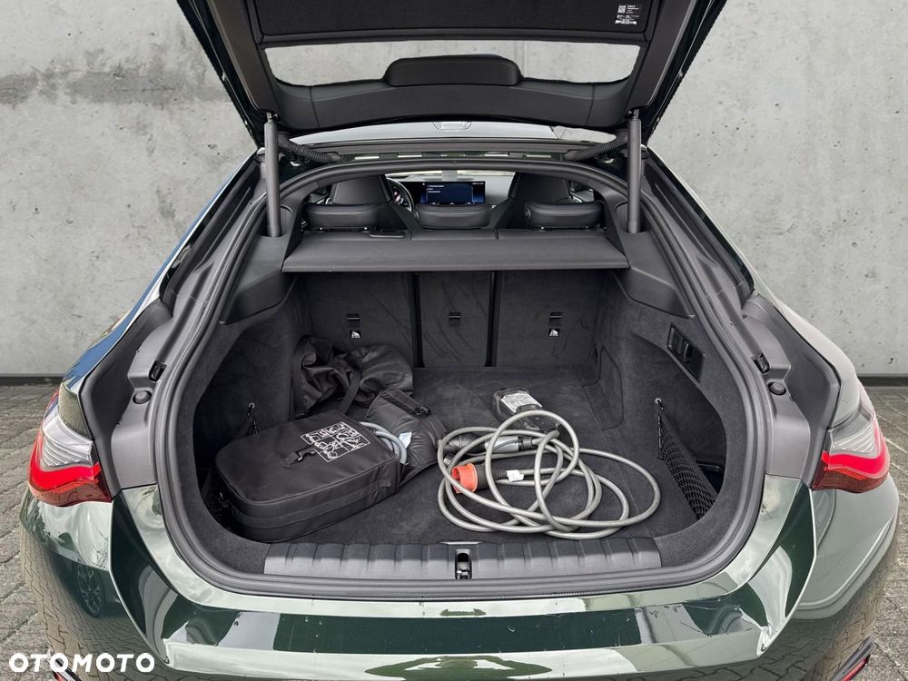 BMW i4 - 18