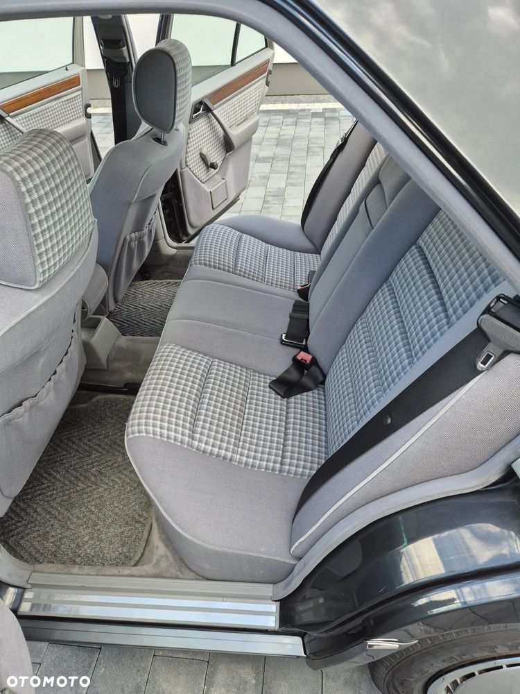 Mercedes-Benz W124 (1984-1993) - 16