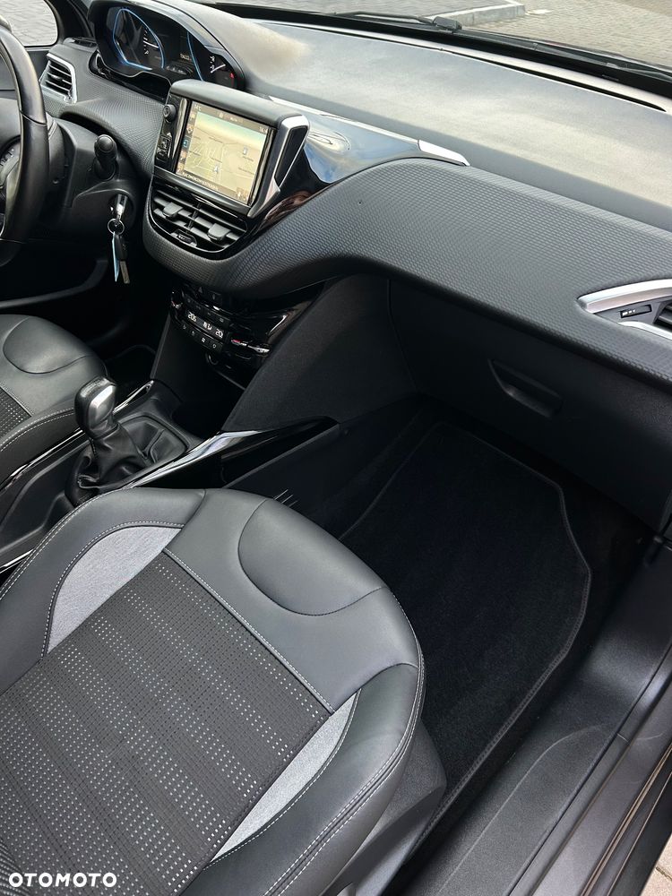 Peugeot 2008 1.2 Pure Tech Allure S&S - 21