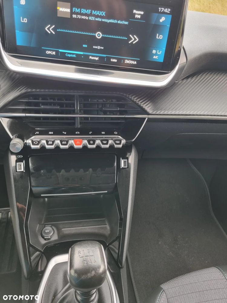 Peugeot 208 TURBO 100 Allure - 21