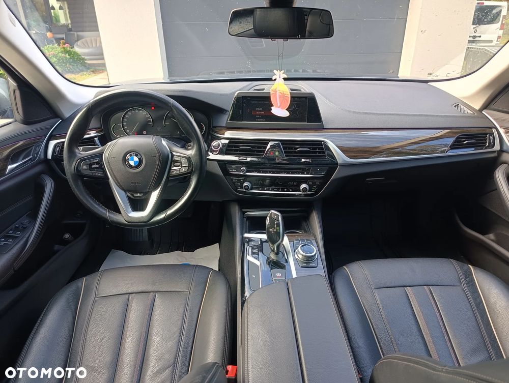 BMW Seria 5 525d Touring Luxury Line - 14