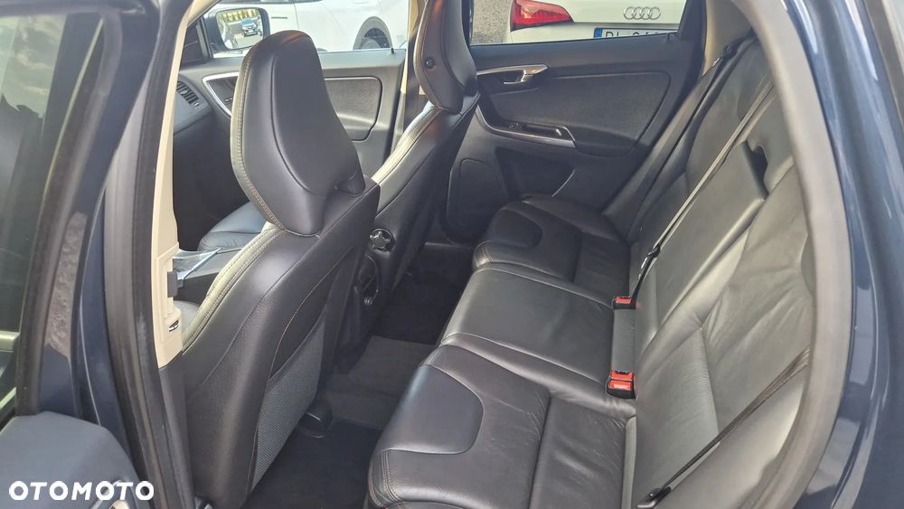 Volvo XC 60 D4 Geartronic Momentum - 11