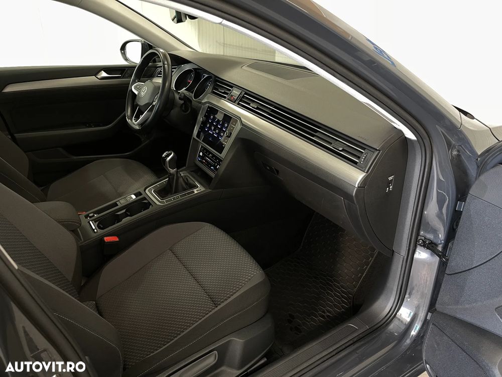 Volkswagen Passat 2.0 TDI Advance - 9