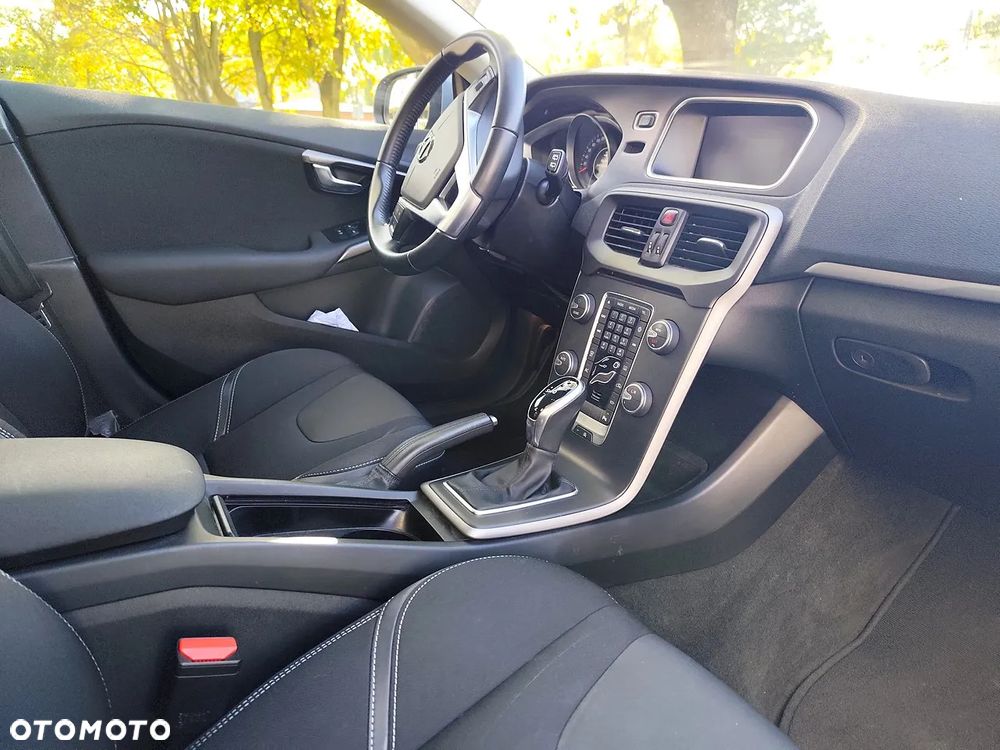 Volvo V40 D3 Drive-E Momentum - 11