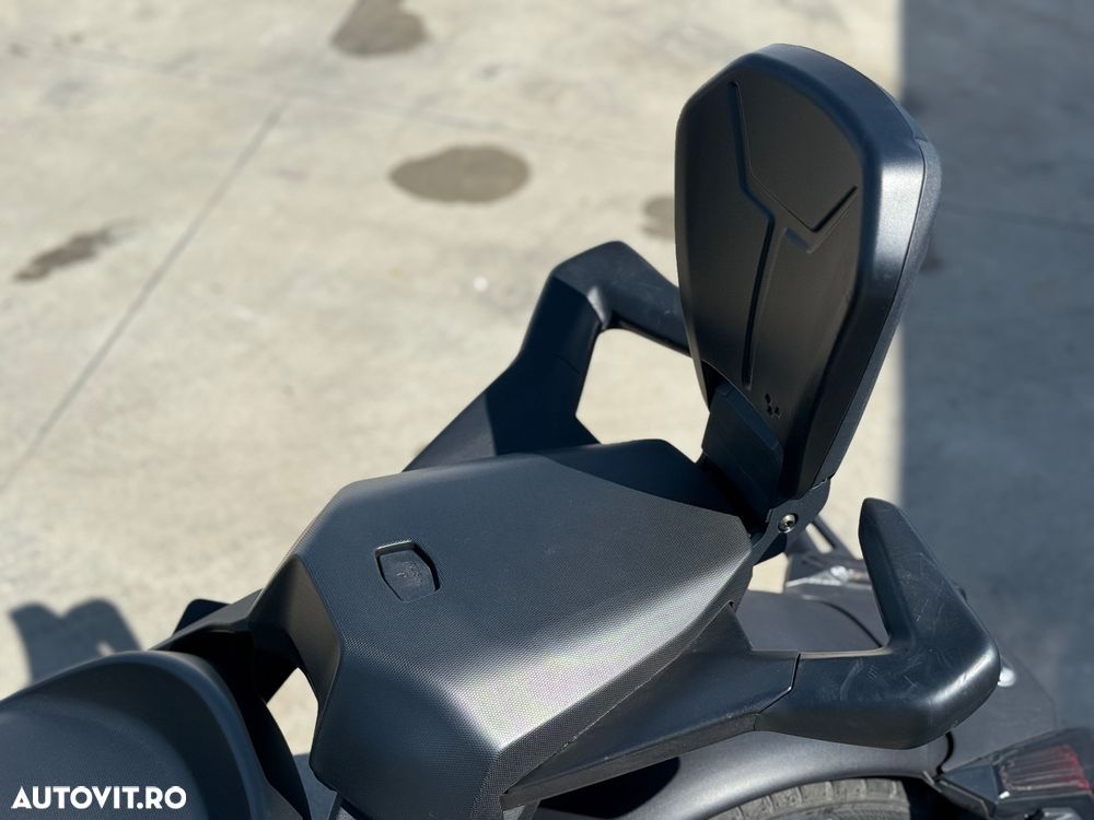 Can-Am Ryker 900 - 11