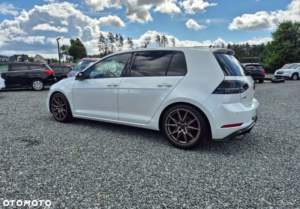 Volkswagen Golf - 36