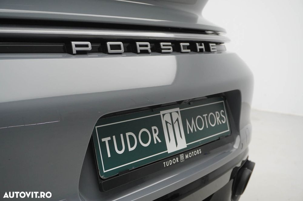 Porsche 911 Carrera 4 PDK - 8