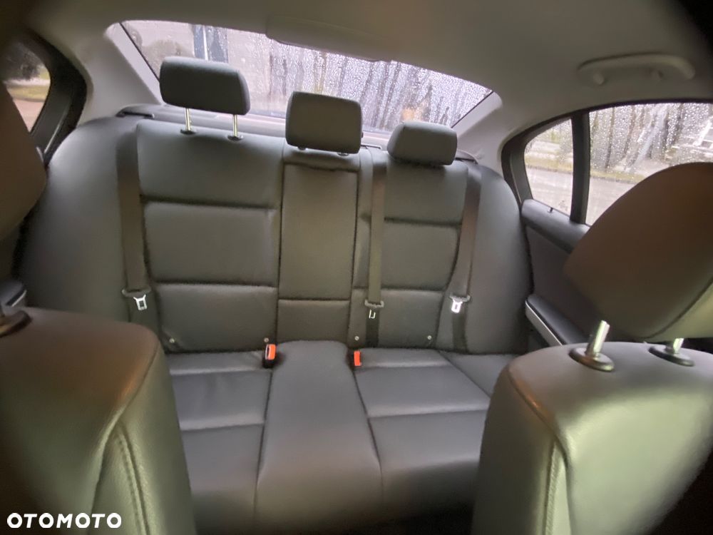 BMW Seria 3 318i - 8