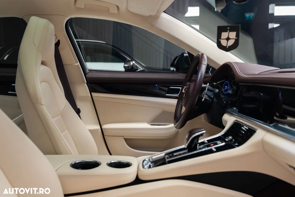 Porsche Panamera 4 - 35