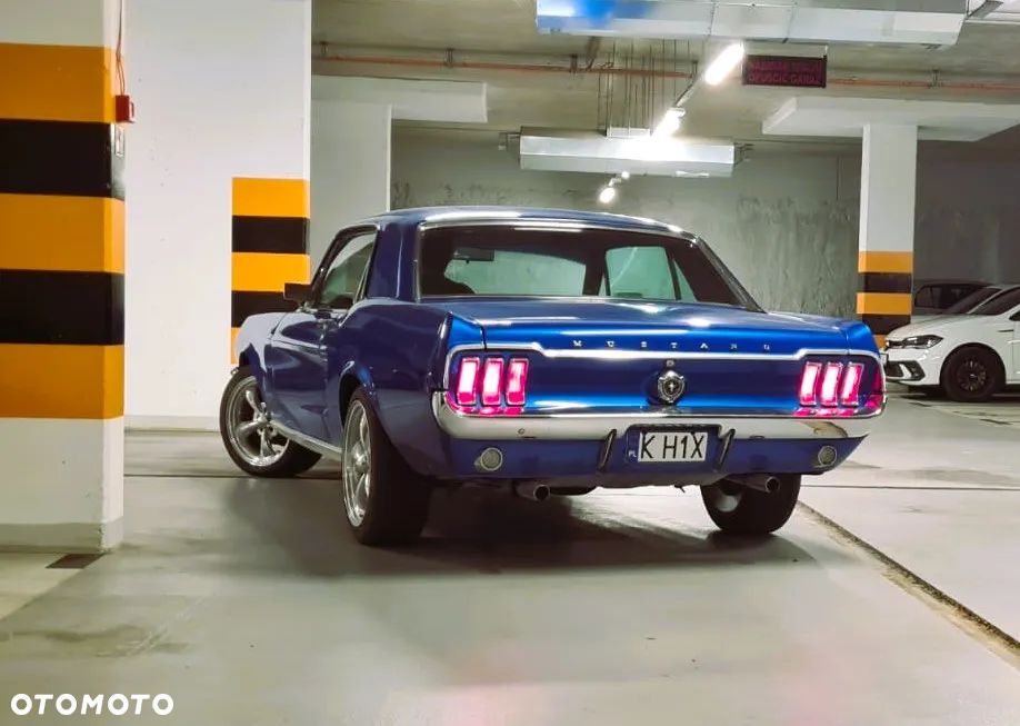 Ford Mustang - 4