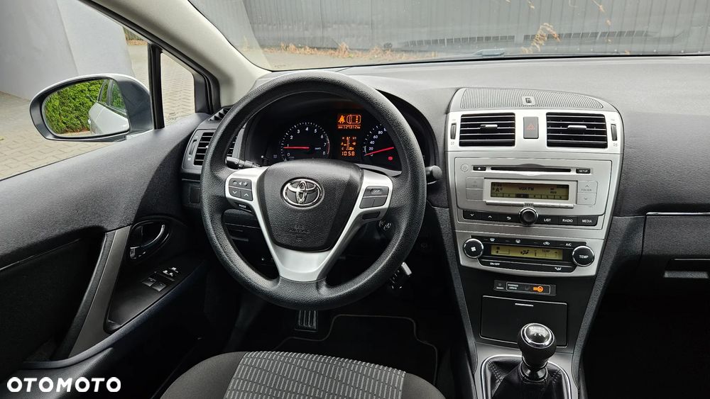 Toyota Avensis 1.6 Comfort - 20
