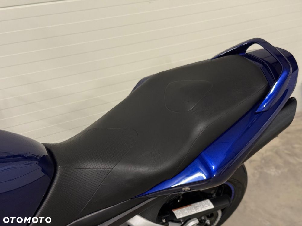Suzuki GSR - 29