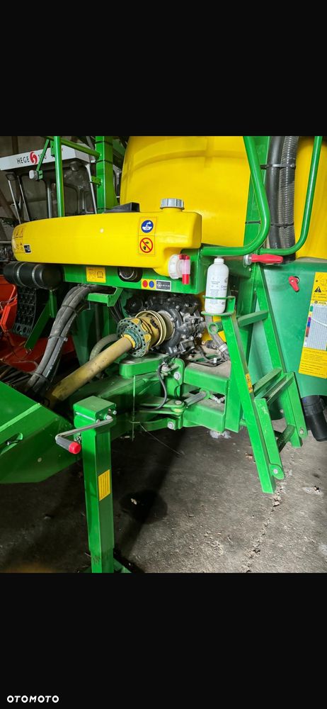 John Deere M724 - 4