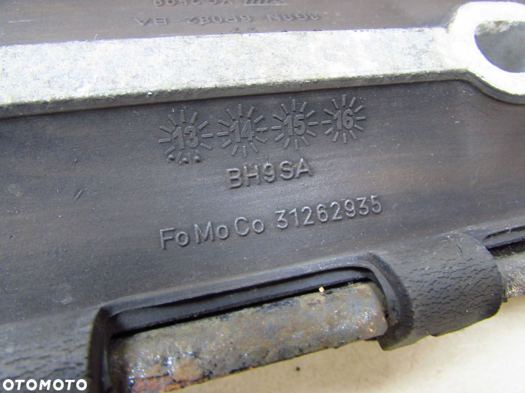 VOLVO S60 II V60 2.4 D5 10- LAPA PODUSZKA SKRZYNI 31262935 - 5