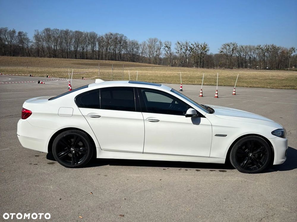 BMW Seria 5 528i xDrive Sport-Aut - 11