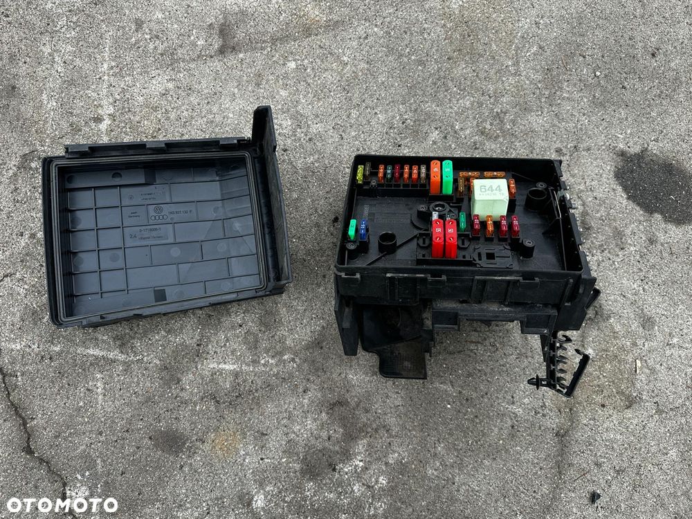 Skrzynka Bezpieczników VW Tiguan I 2.0 TDI 1K0937125A Demontaż - 3