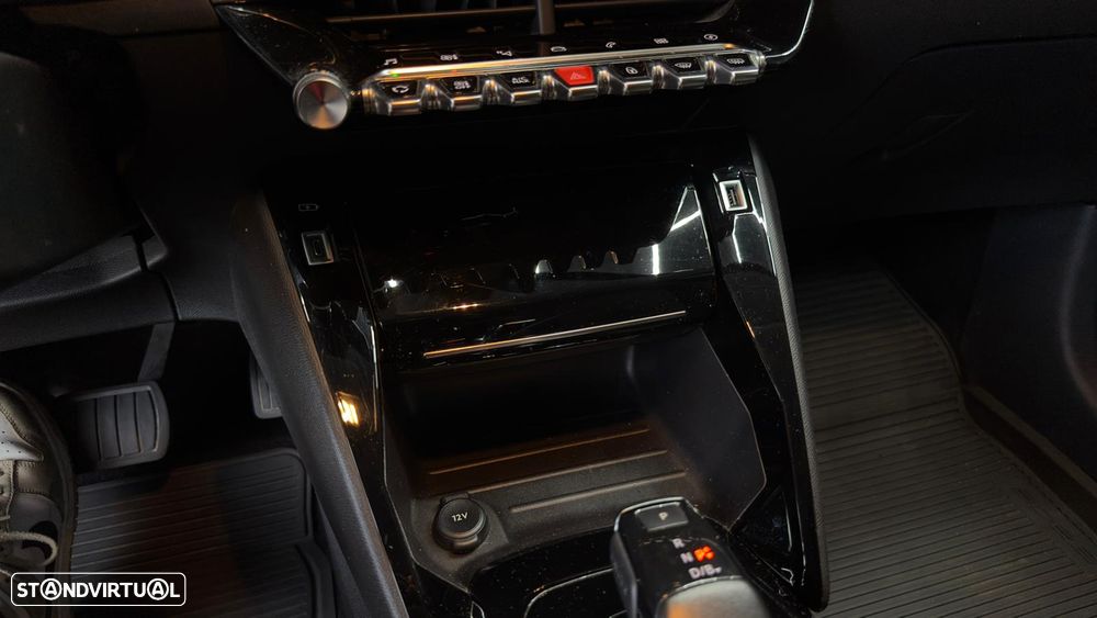 Peugeot e-208 Allure Pack - 33