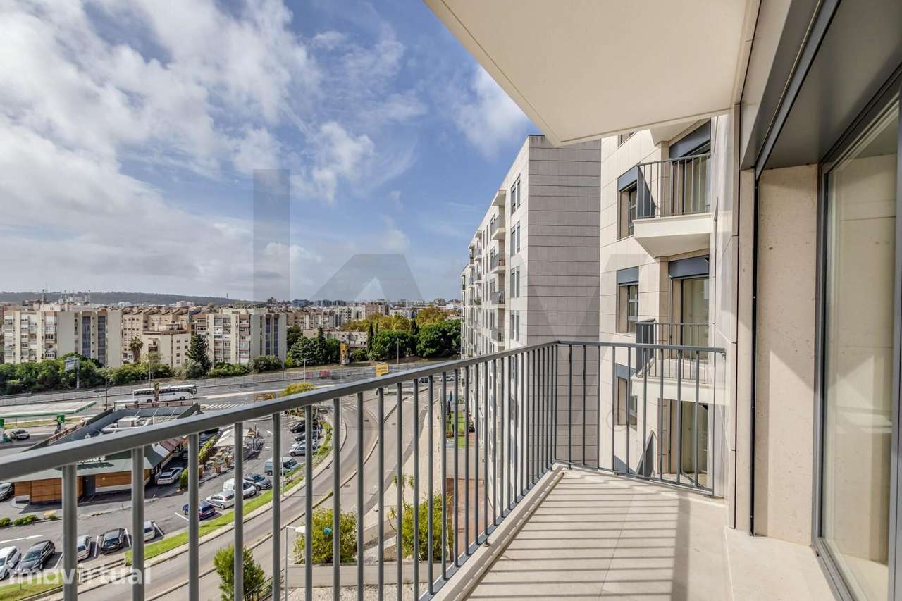 Apartamento T2 NOVO | 136 m2 ABP | VARANDA | 2 PARQUEAMENTOS | ALVALAD - Grande imagem: 2/33
