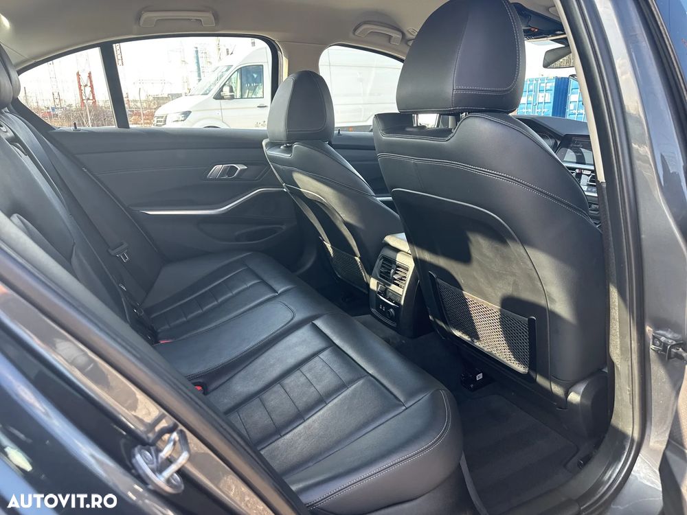 BMW Seria 3 320d Aut. Luxury Line - 14