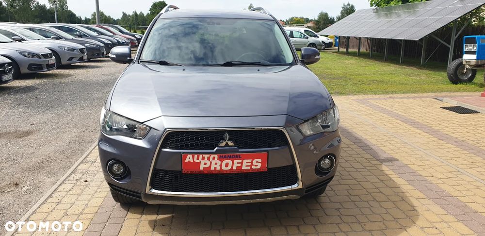 Mitsubishi Outlander - 1