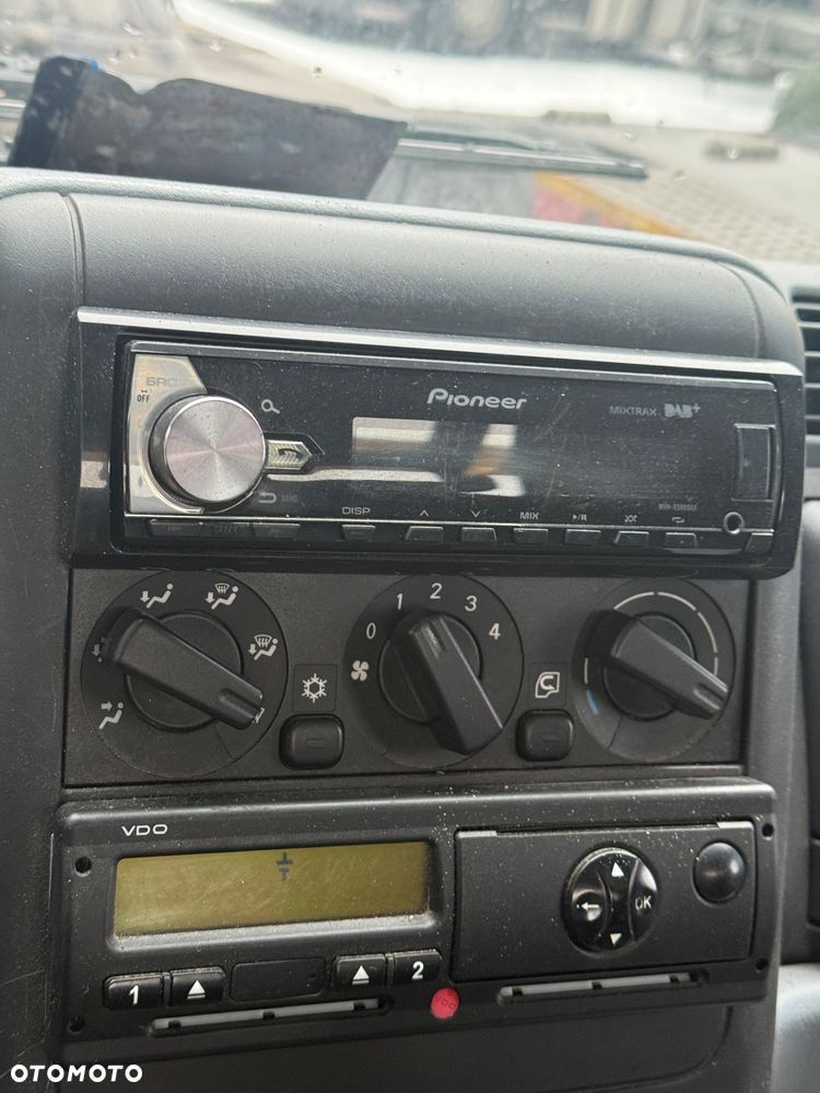 Mitsubishi Fuso Pomoc Płyta 86000 km - 12