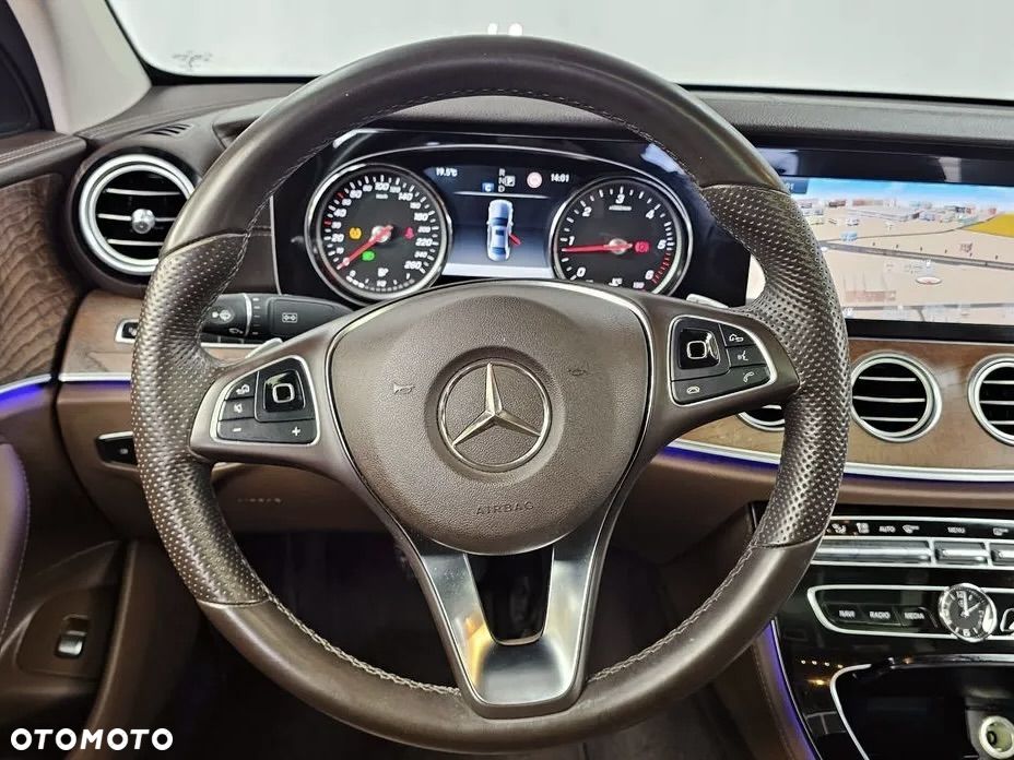 Mercedes-Benz Klasa E 220 d 4-Matic Business Edition 9G-TRONIC - 14