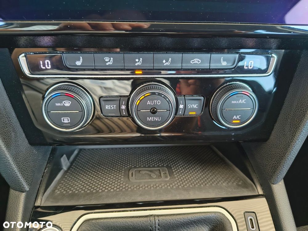 Volkswagen Passat - 29