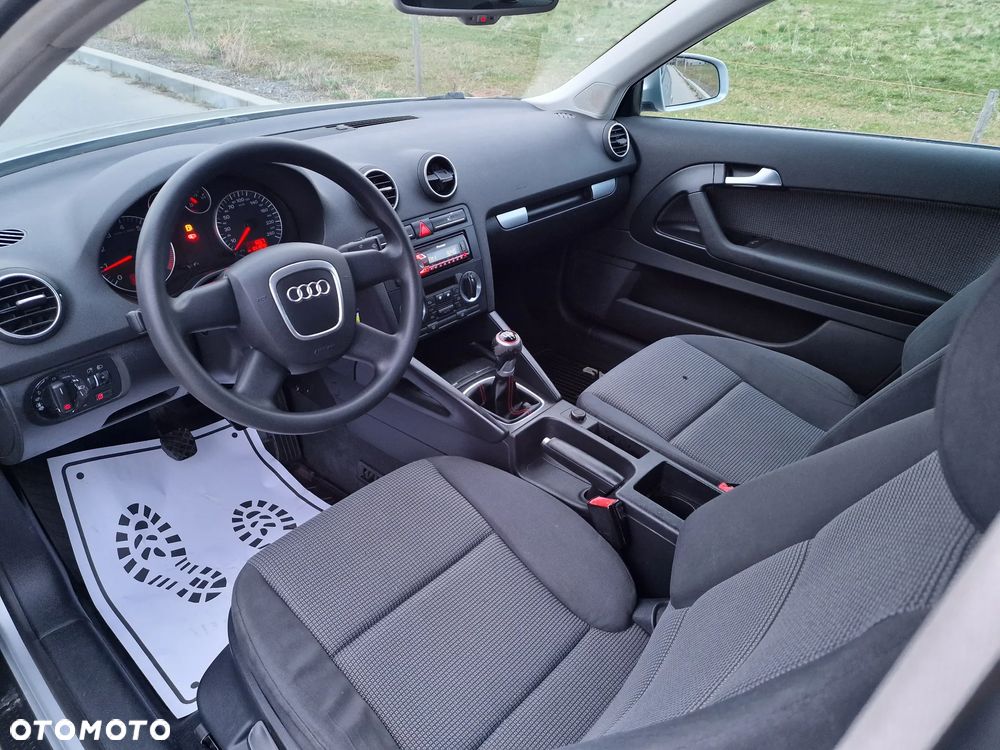 Audi A3 3-drzwiowe 1.6 Ambition - 5